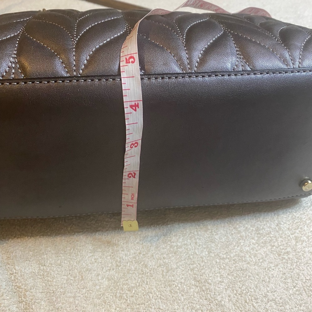 COPY - Kate Spade Silver Quilted Shoulder Bag with Gold hardware - Picture 7 of 13